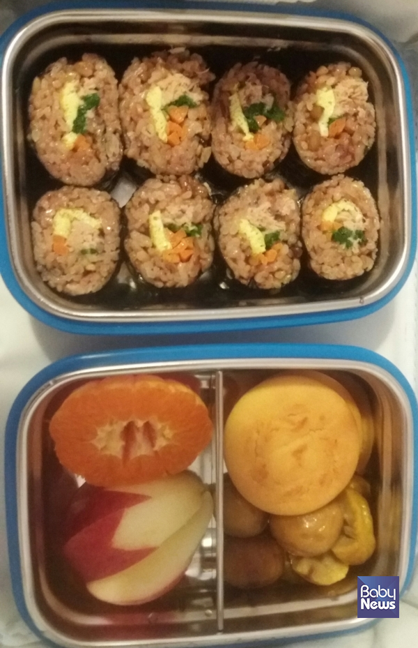 어제 싸 준 아이의 점심 도시락: 한식 중에서 먹기 간편하면서도 지나치게 이국적이지 않은 것으로 준비해준다. ⓒ이은