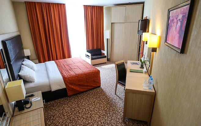 축구 대표팀이 2018 피파 러시아월드컵 기간 베이스캠프로 사용할 상트페테르부르크 뉴 피터호프(New Peterhof) 호텔 객실 내부. [연합뉴스]