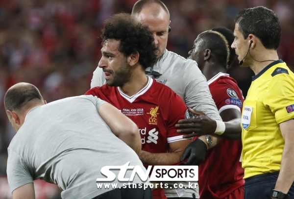 눈물 흘리는 모하메드 살라