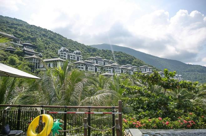 손트라 반도 언덕에 자리해 아름다운 절경을 자랑하는 다낭 인터콘티넨탈 호텔. (사진=스테이앤모어 제공)