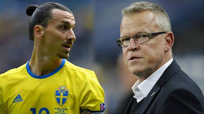 안데르손 감독은 끝내 즐라탄에게 손을 내밀지 않았습니다.