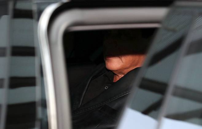 로드리고 두테르테 필리핀 대통령이 3일 오전 인천국제공항을 통해 입국, 차량에 탑승하고 있다. 연합뉴스