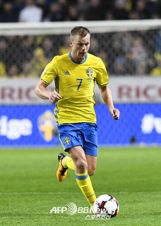스웨덴의 미드필더 세바스티안 라르손. ⓒAFPBBNews = News1