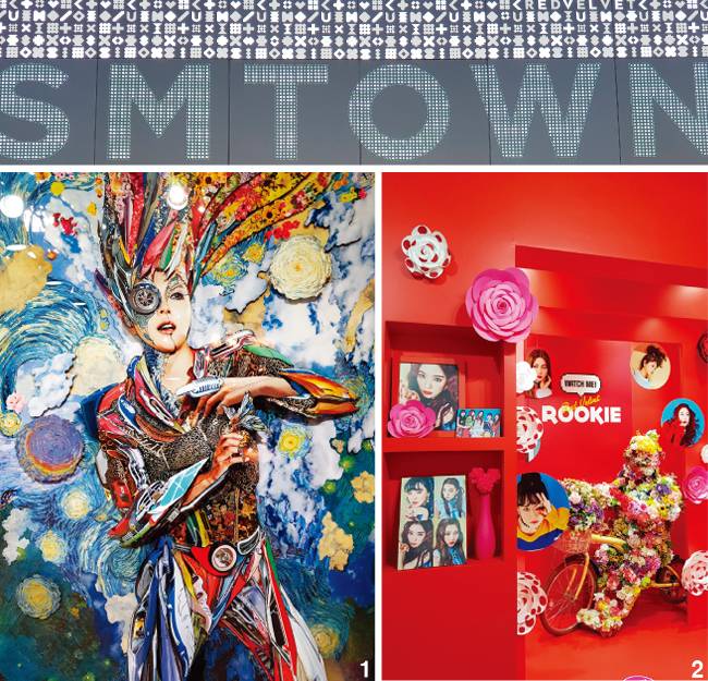 1 미디어 아티스트 장승효가 보아를 주제로 만든 작품 ‘ I ’  ll save you’. 2 레드벨벳 존. 강렬한 빨간색이 아티스트의 개성을 표현하고 있다. [구희언 기자]