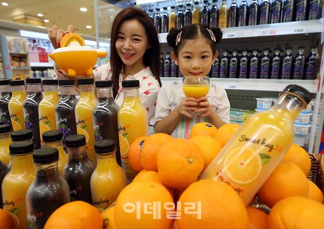 [포토]'스윗허그, 과일만 가득 담았어요'