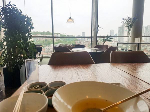 핸드픽트 호텔 라운지 내 풍경. (사진=박동선 기자)