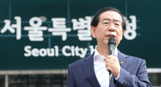 박원순 서울시장은 ‘비정규직의 정규직화’를 핵심 시정목표로 내걸고 관련 정책을 추진해왔다. [중앙포토]