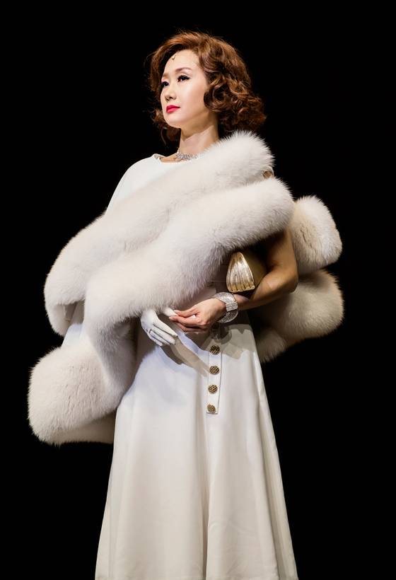 뮤지컬 '브로드웨이 42번가'에서 도로시 브록을 연기하는 배해선.  [사진 CJ E&M]