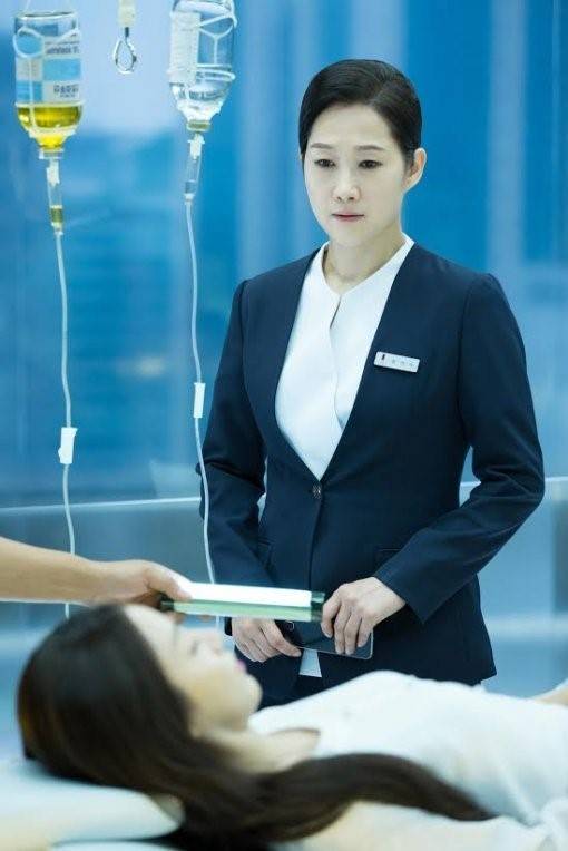 드라마 '용팔이'의 미스터리한 인물 '황 간호사'. 배해선이 처음으로 TV 드라마에서 연기한 캐릭터다.  [사진 SBS]