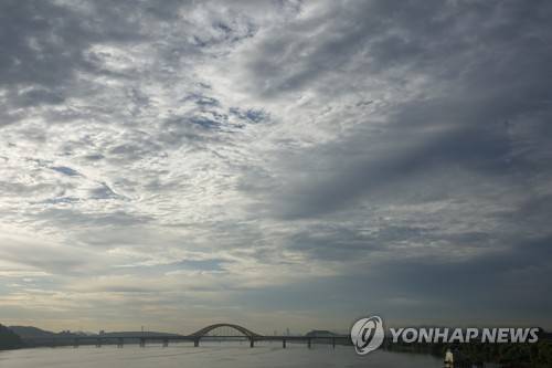 구름 낀 서울 하늘 [연합뉴스 자료사진]