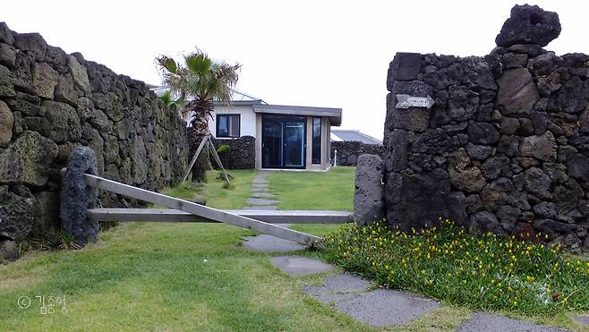 통나무가 걸쳐있는 의미를 알게 되니 재밌다.  ⓒ김종성