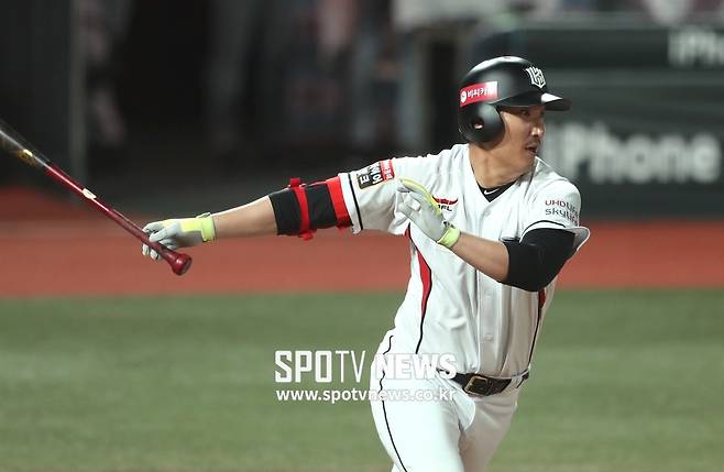 ▲ KT 이진영이 KT 소속 첫 3000루타 달성 초읽기에 들어갔다. ⓒ곽혜미 기자