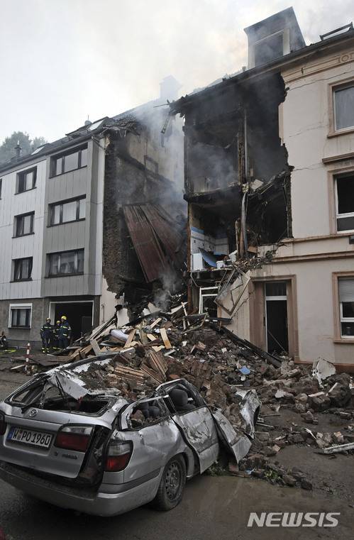 독일 부페르탈 시 아파트 폭발 모습. 4명이 크게 다쳤다.  AP