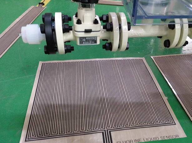 화학약품을 사용하는 산업현장에 적용된 에프티에스에스의 누액감지센서 제품.