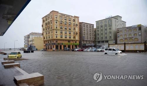 5월 초강력 사이클론 '메쿠누'가 상륙한 오만[EPA=연합뉴스 자료사진]