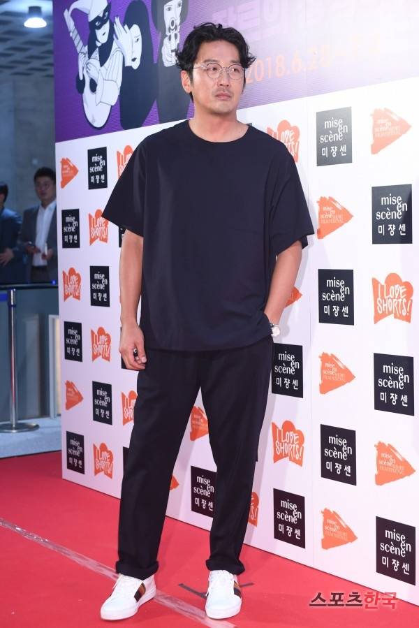 '제17회 미쟝센 단편영화제' 개막식 포토월 행사에 참석하고 있는 배우 하정우. 사진=장동규 기자 jk31@hankooki.com