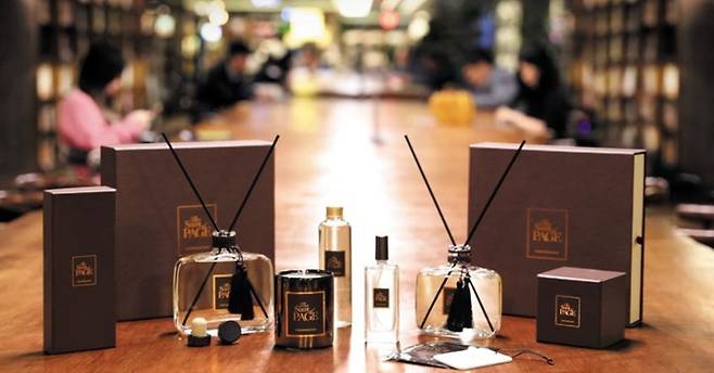 교보문고에서 특유의 책 냄새로 만든 향수 ‘책향’. /교보문고