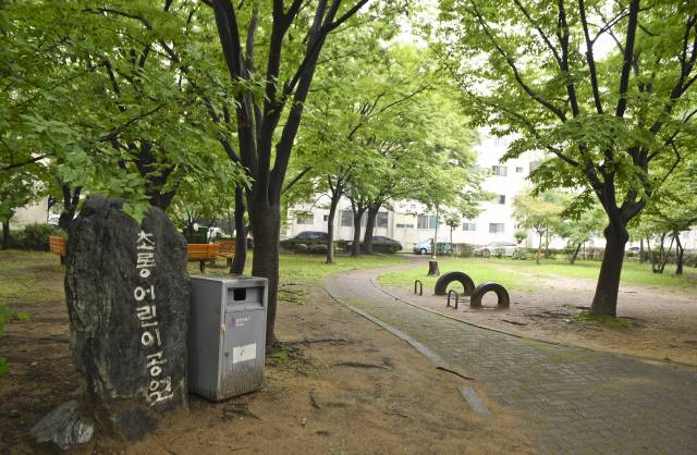 반포주공 1단지 내에 있는 초롱어린이공원. 반포주공 단지 내부에는 공원이 많이 조성돼 있다. 단지 내 공원에서 인근 학교의 행사도 자주 진행된다고 한다. /송은석기자