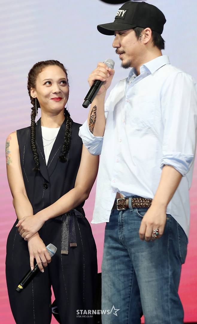 [★포토]윤미래, '남편 타이거JK 바라보는 눈빛'