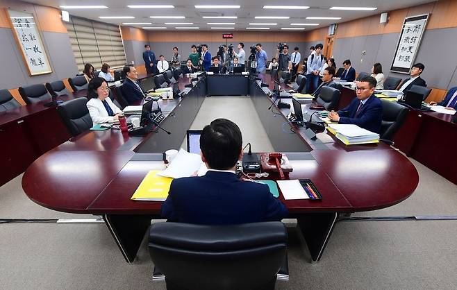 삼성바이오로직스의 분식회계 여부를 가리기 위한 금융위원회 산하 증권선물위원회의 심의는 지난달 7일 처음 열렸다. 그간 모두 4차례 심의가 진행됐고 최종 결론은 7월18일 회의 때 나올 전망이다. 공동사진취재단.