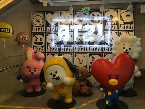 이태원 '라인프렌즈 스토어'에 있는 'BT21' 캐릭터 스토어. [사진 = 문혜령 인턴기자]
