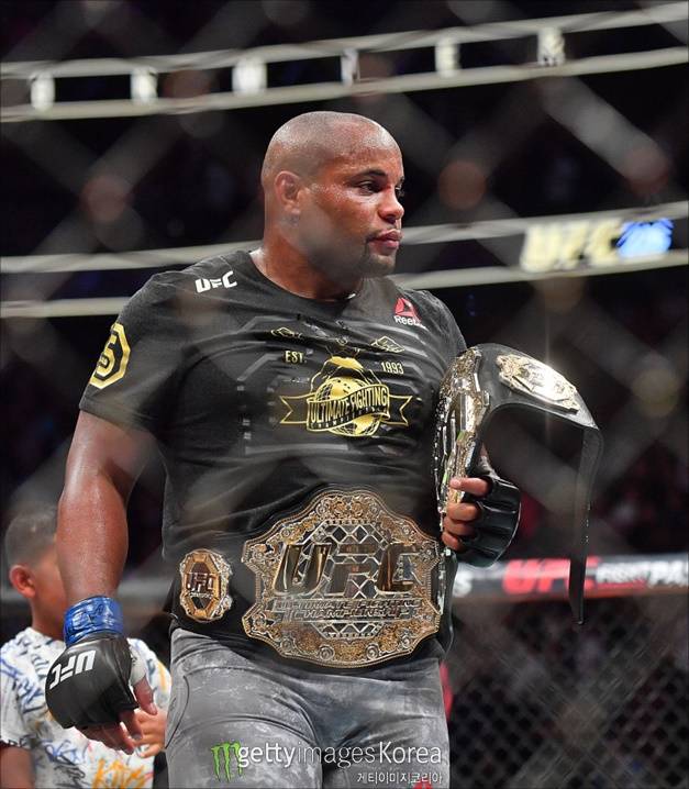UFC 헤비급 챔피언에 등극한 코미어. ⓒ 게티이미지