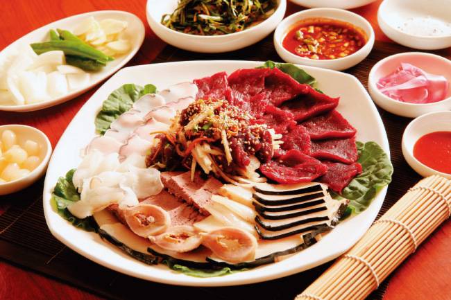 한국의 고래 고기. 야생 고래 고기는 인간이 배출한 오염물질에 오염됐을 개연성이 높다. [동아DB]