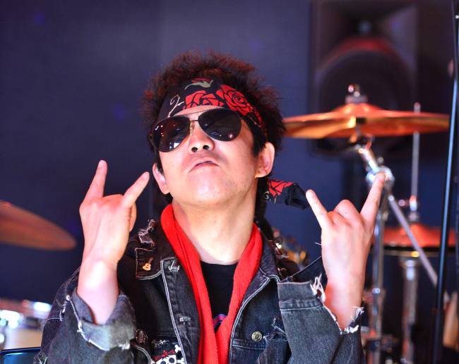 Han Kyung-rock poses during a recent interview with The Korea Herald in Seoul. (Park Hyun-koo / The Korea Herald)