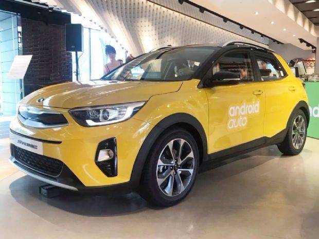 구글 안드로이드 오토 기능이 내장된 기아차 스토닉 (사진=지디넷코리아)