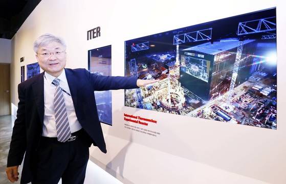 이경수 ITER(국제핵융합실험로) 사무차장이 11일 오후 대전에 위치한 국가핵융합연구소를 방문, 본지와 인터뷰하며 포즈를 취하고 있다.김성태/2018.07.11.