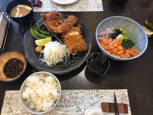 저녁 약속에서 먹은 생선, 새우까스와 아보카도덮밥