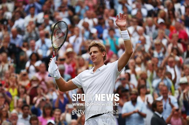 ▲ 6시간 36분간 펼쳐진 대접전 끝에 존 이스너(미국)를 꺾고 윔블던 결승에 진출한 케빈 앤더슨 ⓒ Gettyimages