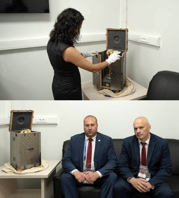 철통같은 ‘트로피’ 보안 - 국제축구연맹(FIFA)은 2018 러시아월드컵 결승전이 열린 16일(한국시간) 러시아 모스크바 루즈니키 스타디움에서 월드컵 우승 트로피를 철저한 보안 속에 지켰다. 2018.7.16 FIFA