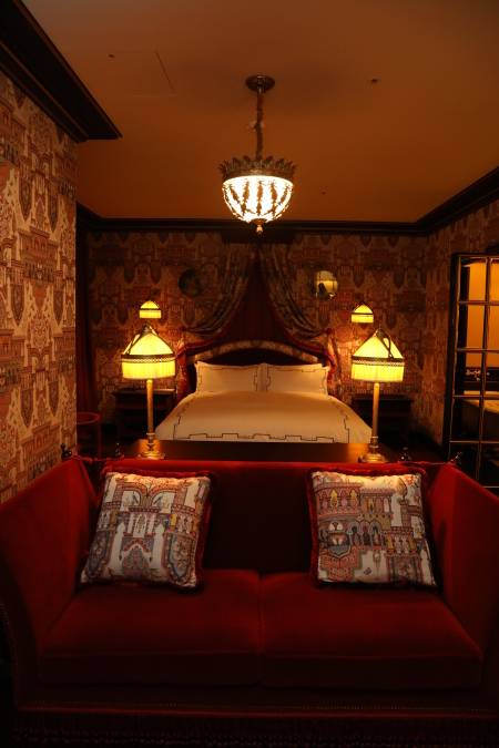 부티크 호텔인 ‘레스케이프’ 호텔이 오는 19일 그랜드 오픈한다. 사진은 레스케이프 호텔 객실 ‘아틀리에’.