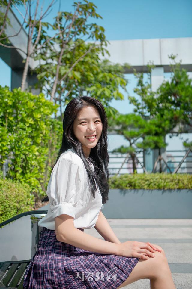 배우 김지성이 18일 오전 서울 강남구 서경스타 사옥에서 인터뷰에 앞서 포즈를 취하고 있다.    ㅌ