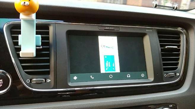 휴대전화와 함께 돌아버린 안드로이드 오토 화면