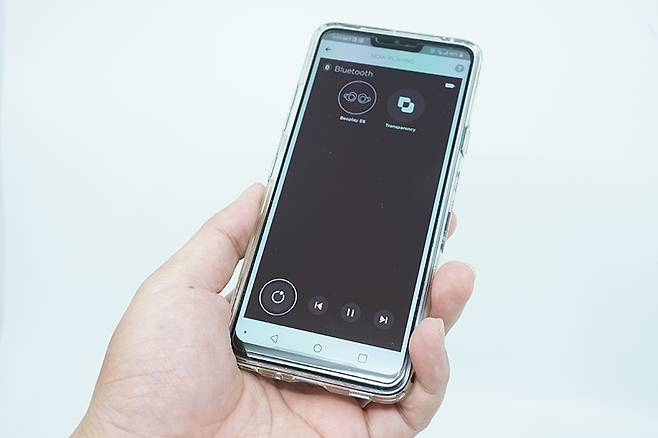 애플리케이션 완성도는 여전히 부족하다.