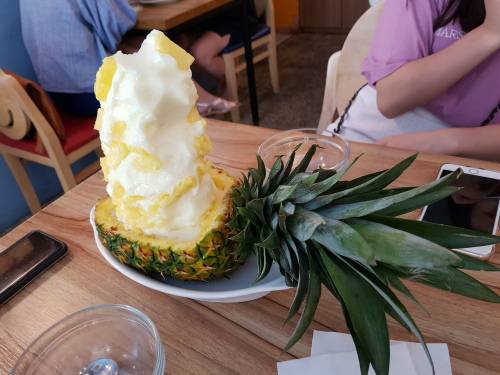 반전형제 파인애플 빙수