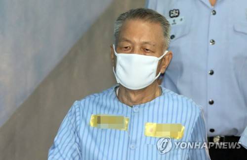 공판 출석하는 김기춘