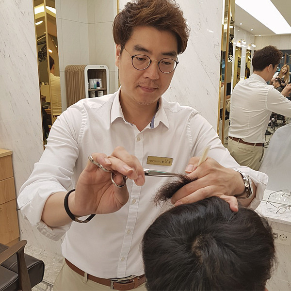 홍기훈 박승철헤어스투디오 가산벚꽃로점 원장