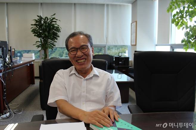 판사 생활한지 10년째인 나이 40세에 인문학에 대한 관심이 생겼다는 박형남 서울고등법원 부장판사. 그는 이때부터 20년간 읽어온 인문학과 역사학을 바탕으로 최근 '재판으로 본 세계사'를 펴냈다. /사진=김고금평 기자