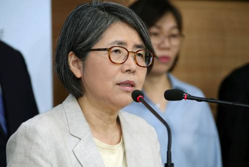 김영란 공론화위원회 위원장이 3일 서울 세종로 정부서울청사에서 대입제도 개편 공론화 결과를 발표하고 있다. 연합뉴스