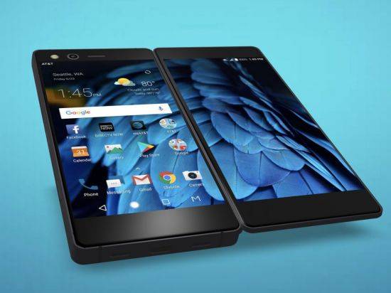 중국 제조사 ZTE는 올 초 접히는 스마트폰 'AXON M'을 공개했지만, 경첩으로 단순히 화면 하나를 덧붙인 것에 불과해 인기를 끌지 못했다.