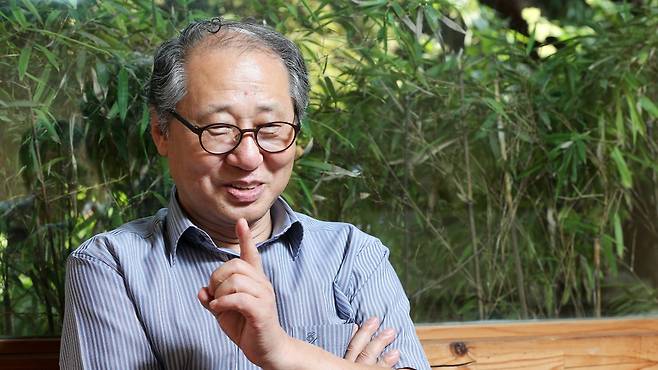 8일 지병으로 세상을 떠난 황현산 고려대 명예교수. 김정효 기자 hyopd@hani.co.kr