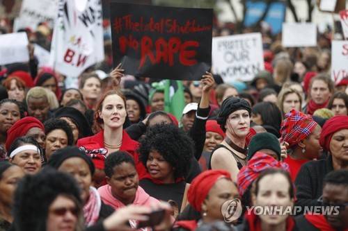 성폭행 반대 남아공 여성 시위 [EPA=연합뉴스]