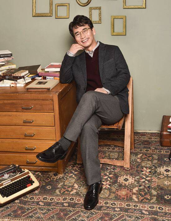 아지오 모델로 활동 중인 유시민 작가. [사진 아지오 홈페이지 캡처]