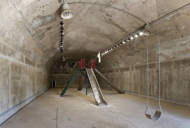 김명범의 ‘플레이그라운드 제로’(미끄럼틀과 그네). 경기관광공사 제공