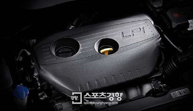 기아차 카렌스 LPi 엔진. 기아차는 카렌스LPG 모델격인 LPi 를 판매 부진으로 단종시켰다.