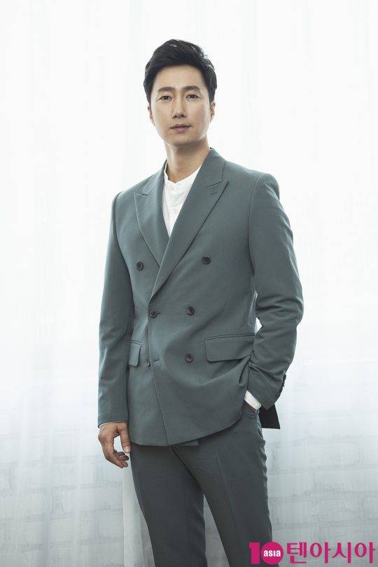 영화 ‘상류사회’에서 경제학 교수이자 촉망받는 정치 신인 ‘장태준’ 역할을 맡은 박해일 / 사진=이승현 기자 lsh87@