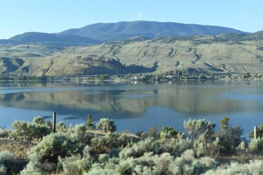 ◇관목숲과 호수가 어우러진 풍경<김형우 관광전문 기자>